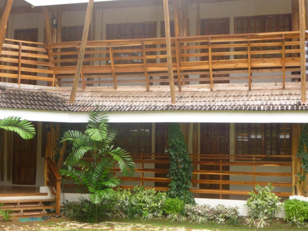 Palo Alto Bed & Breakfast Puerto Princesa Buitenkant foto